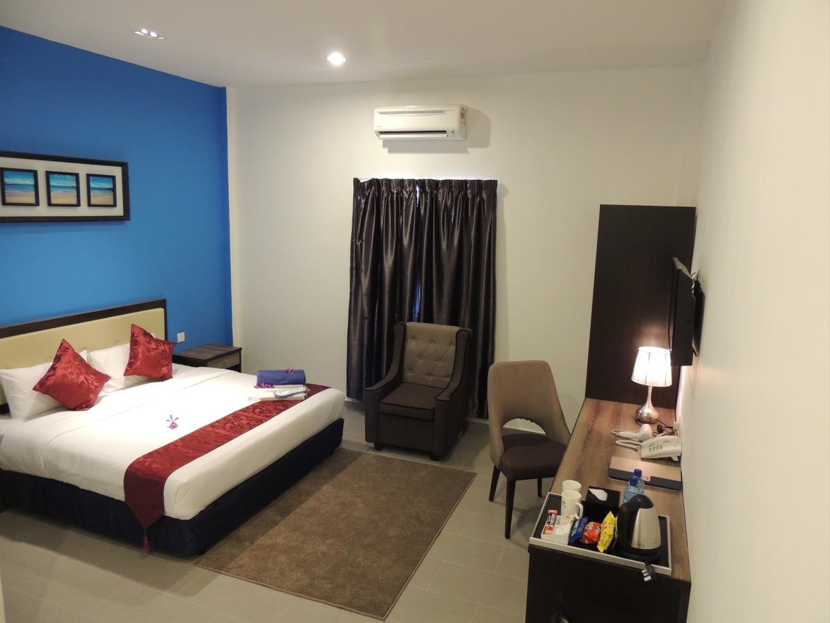 Royal Agate Beach Resort Пантай-Сенанг Экстерьер фото